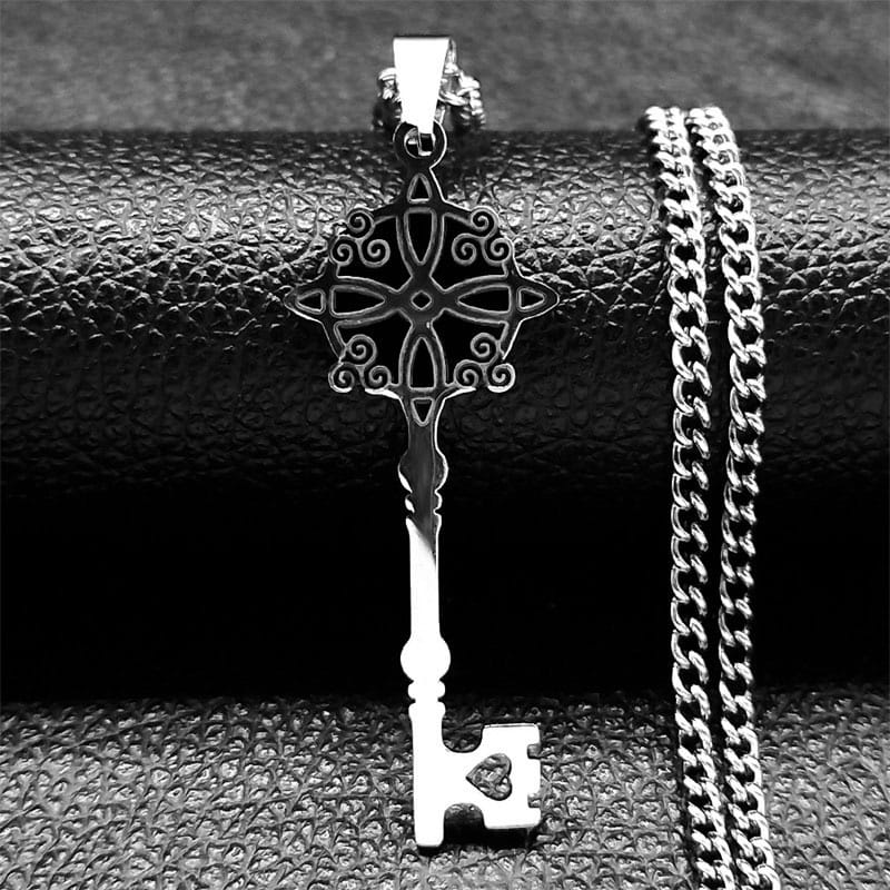 Witch���s Knot Key Necklace