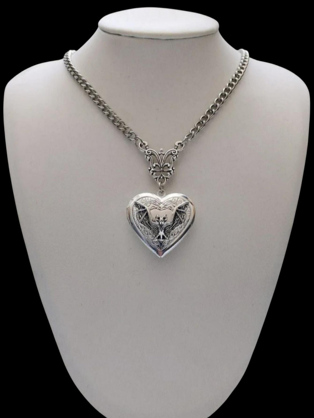 Gothic Vampire Witch���s Heart Locket Necklace