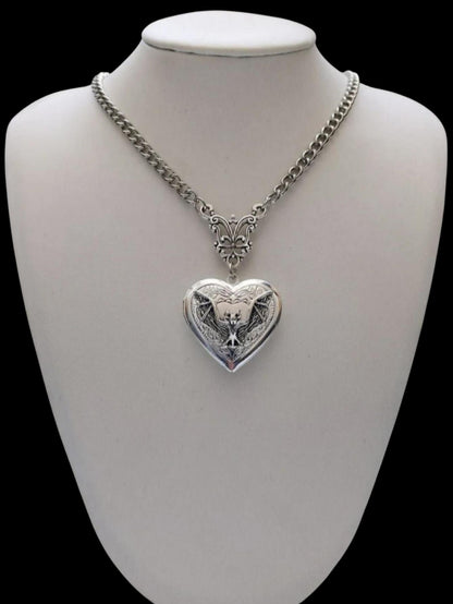 Gothic Vampire Witch���s Heart Locket Necklace