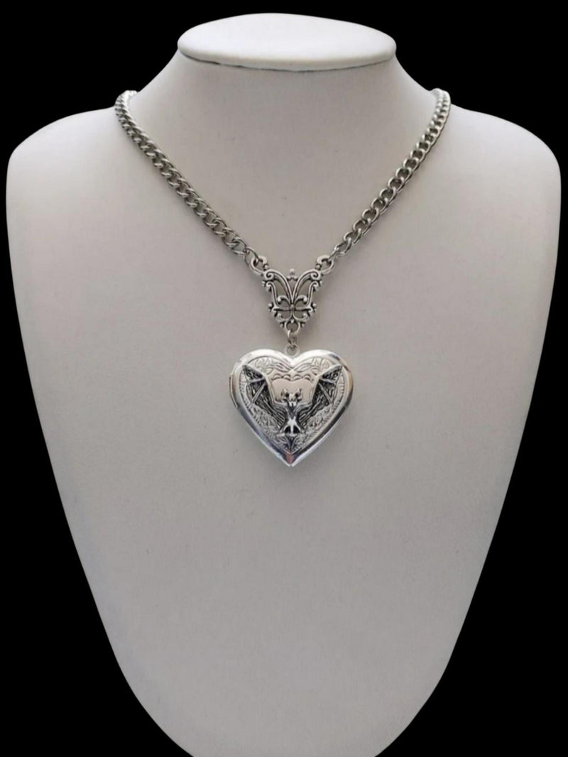 Gothic Vampire Witch���s Heart Locket Necklace
